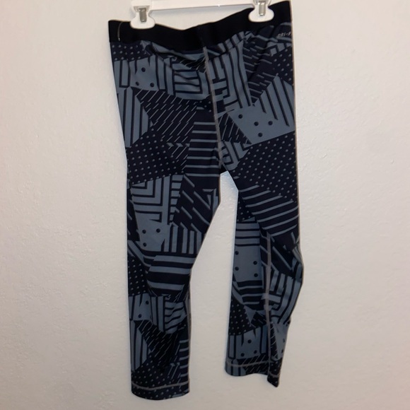 Nike Pro fitness capri leggings mid rise tights cute bottoms stretch waist pants - Picture 5 of 12